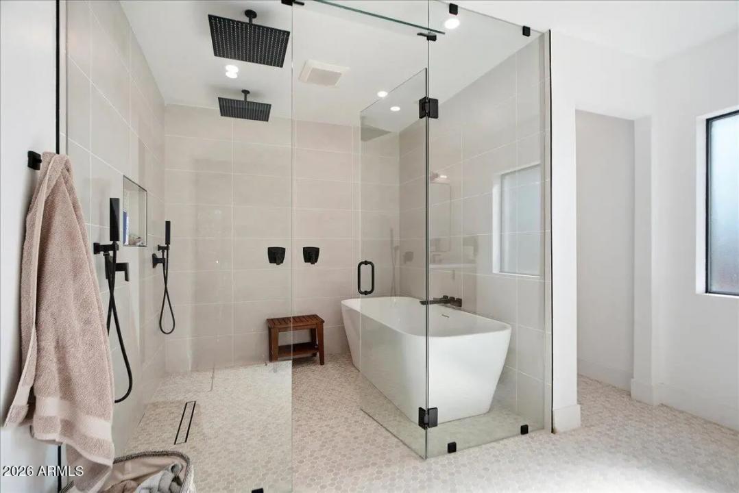 Real Estate Picture 22