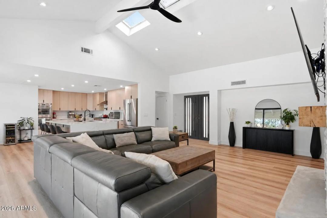 Real Estate Picture 10