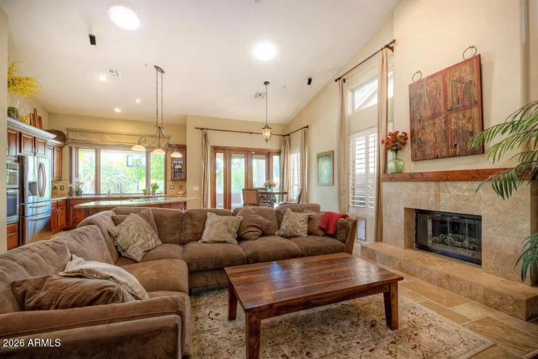 Real Estate Picture 4