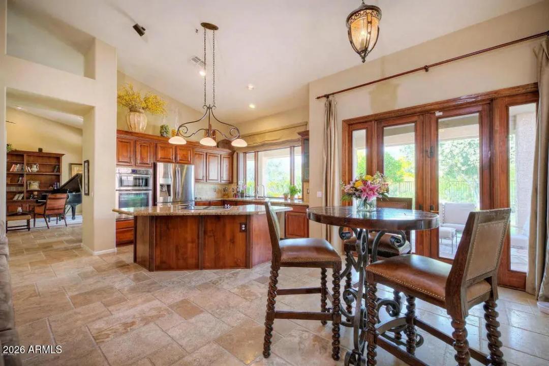 Real Estate Picture 5