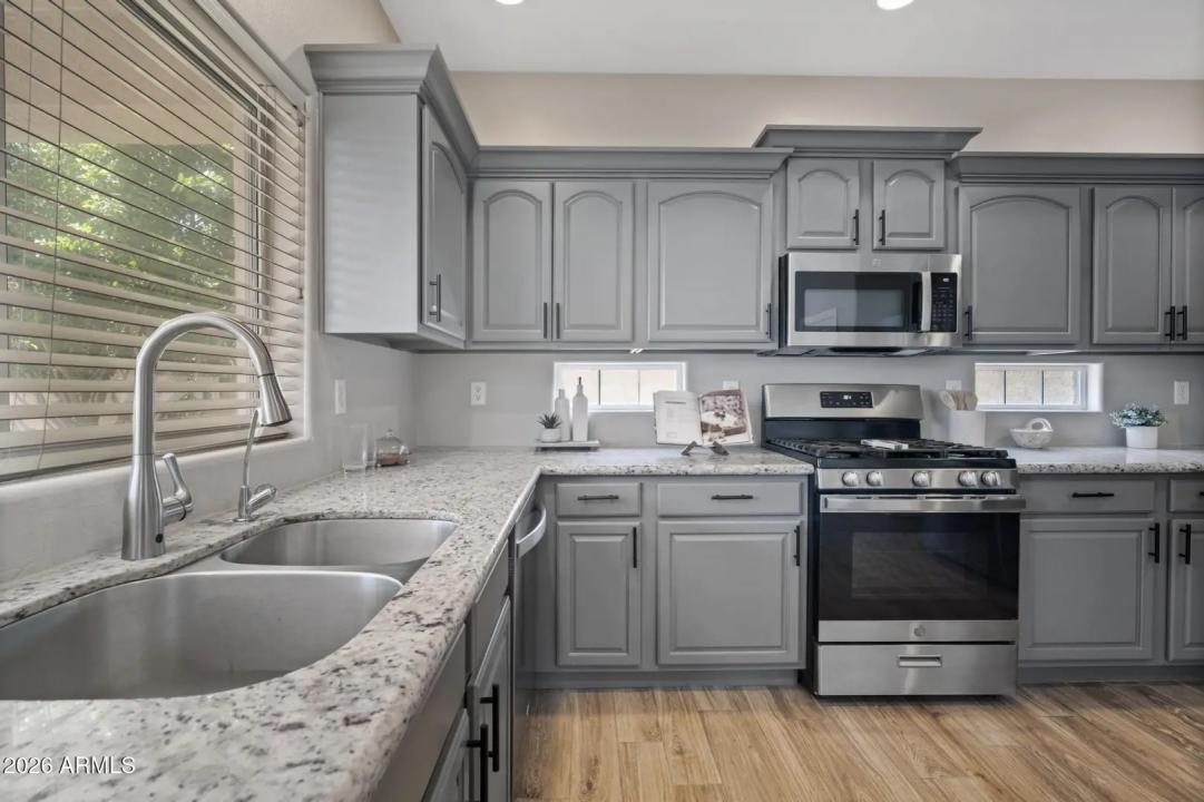 Real Estate Picture 16