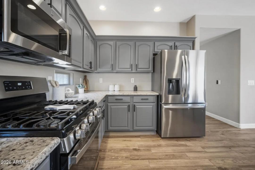 Real Estate Picture 17