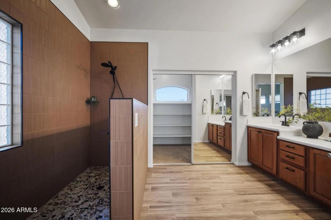 Real Estate Picture 29
