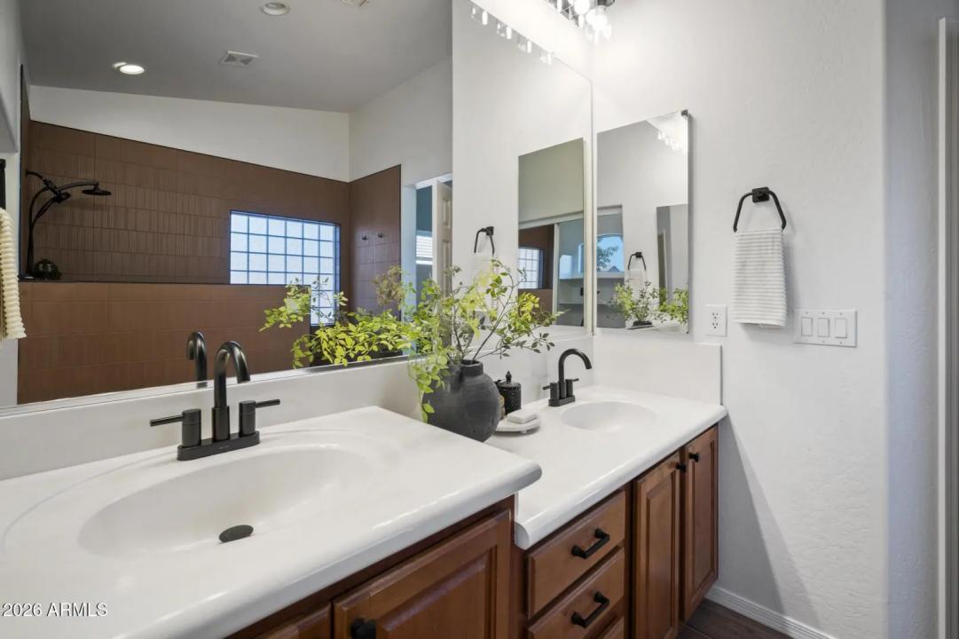 Real Estate Picture 32