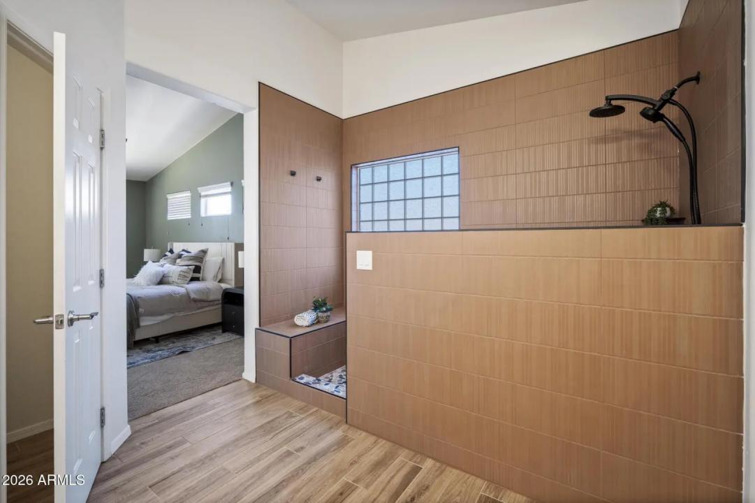 Real Estate Picture 33