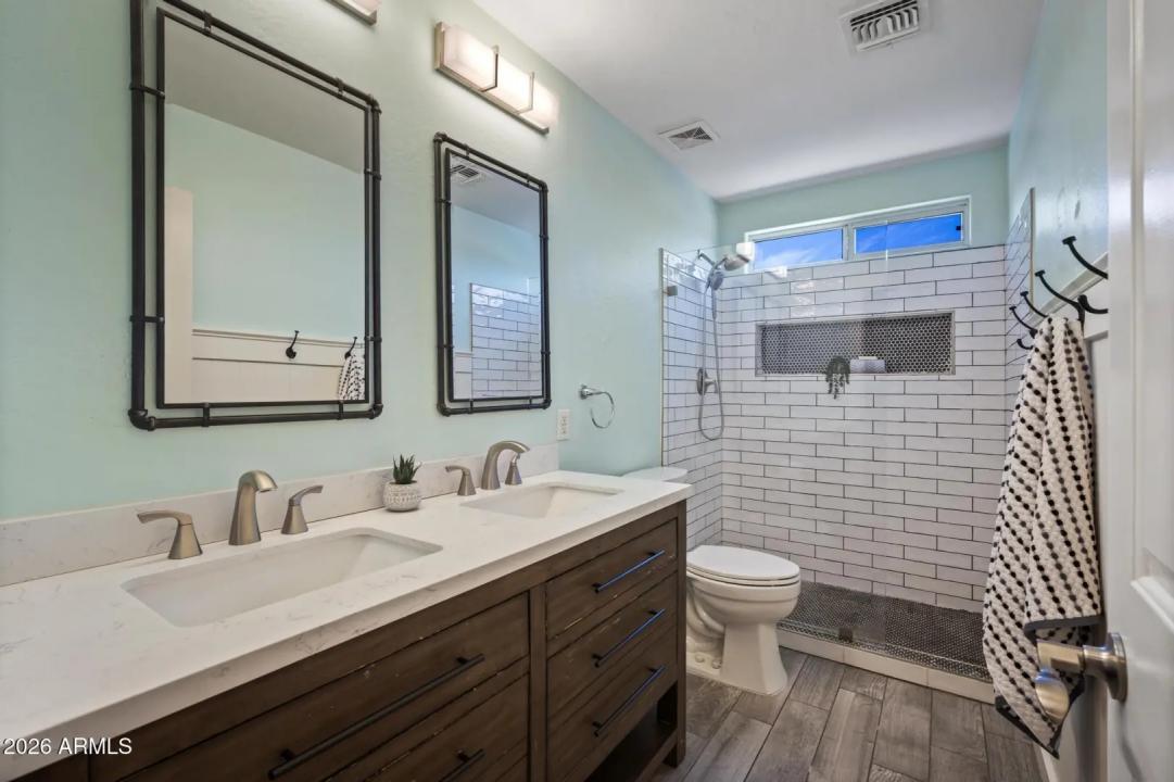 Real Estate Picture 36