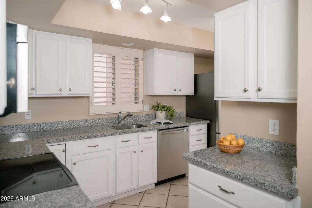 Real Estate Picture 4