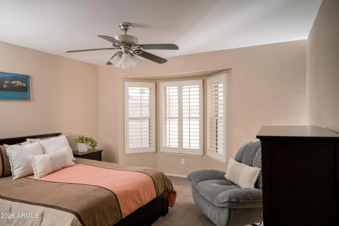 Real Estate Picture 11