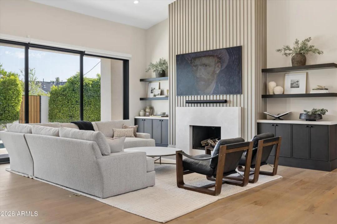 Real Estate Picture 3
