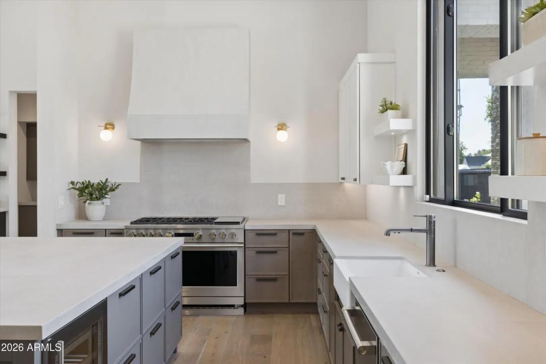 Real Estate Picture 9