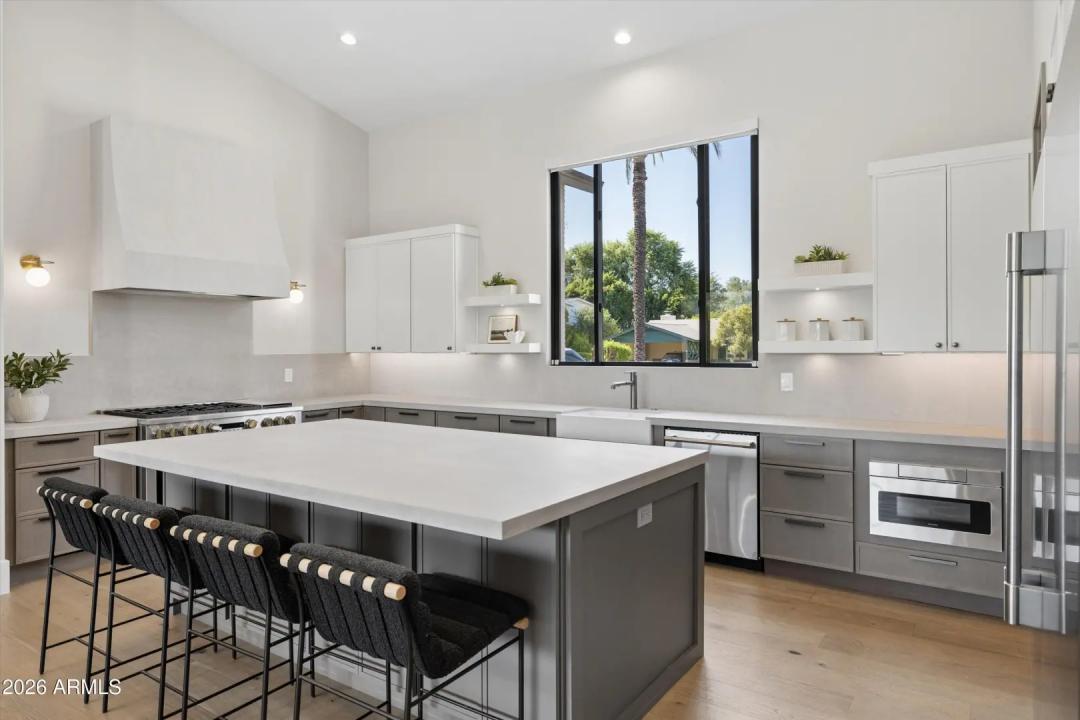 Real Estate Picture 10
