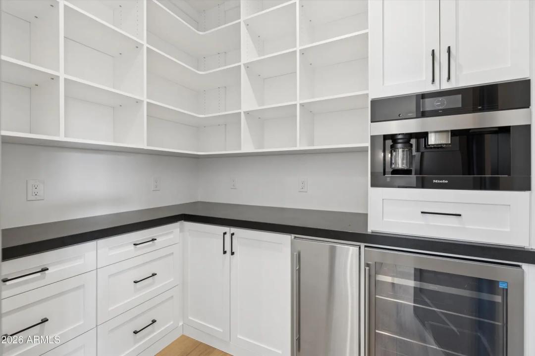 Real Estate Picture 11