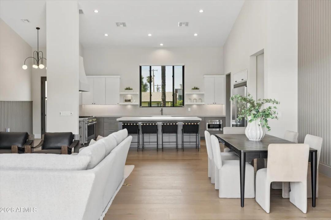 Real Estate Picture 7