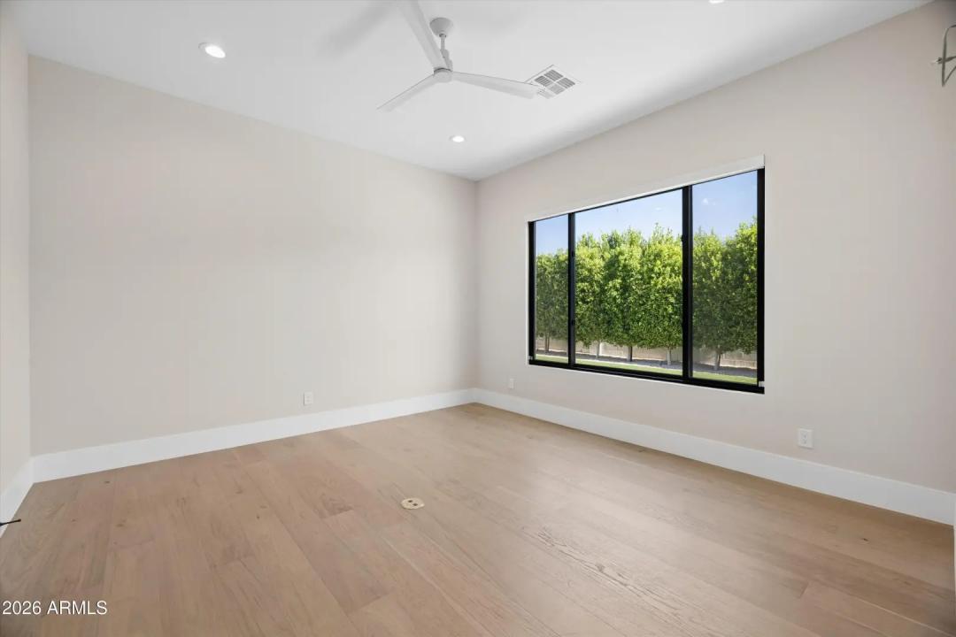 Real Estate Picture 18