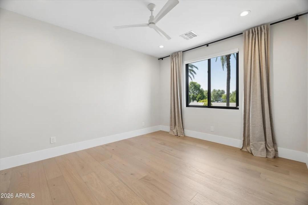 Real Estate Picture 27