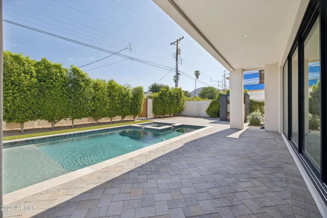 Real Estate Picture 32