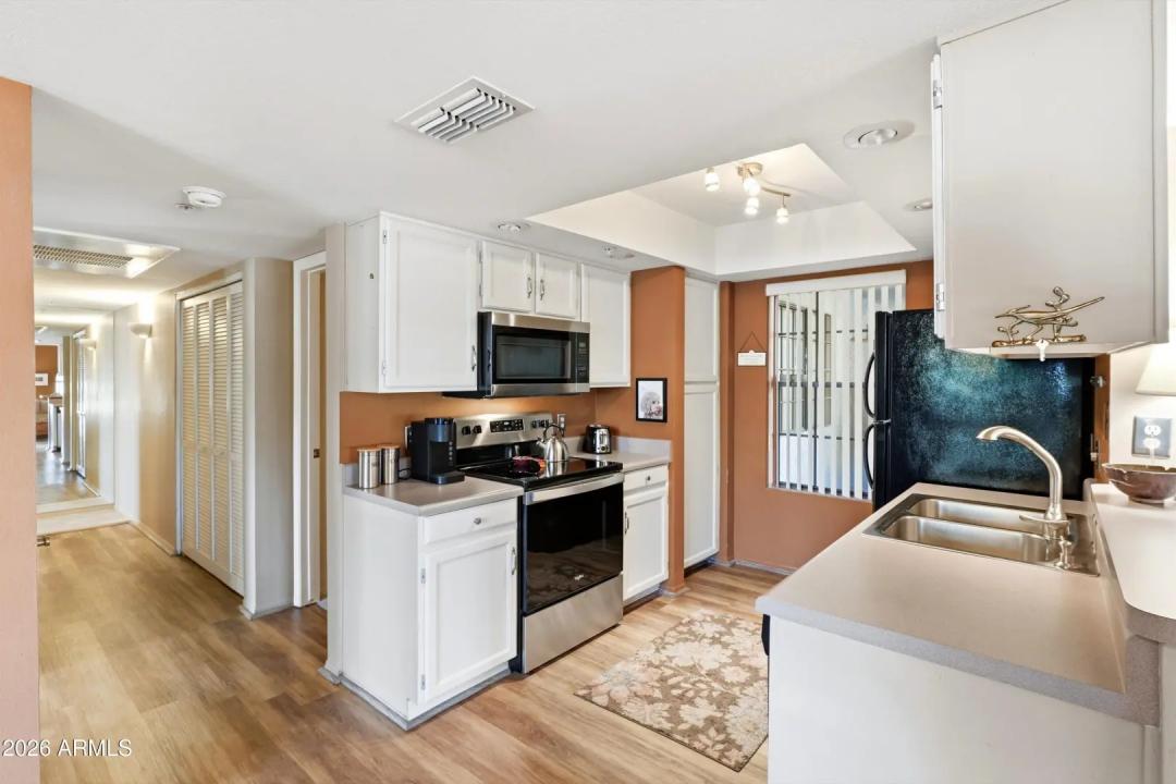 Real Estate Picture 9