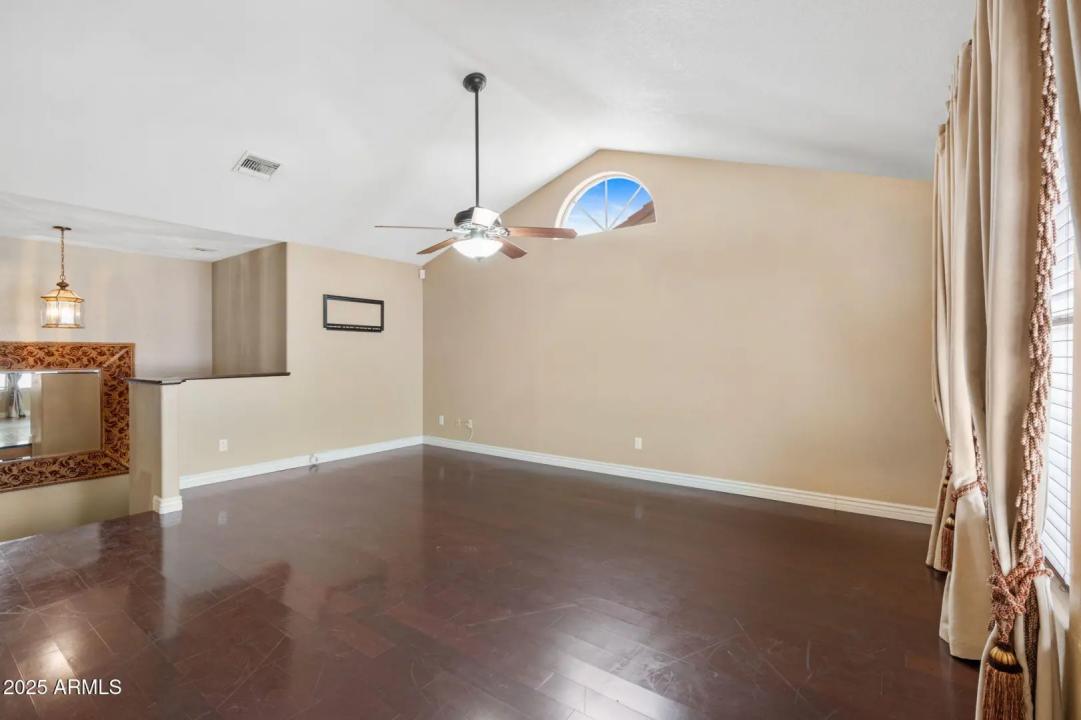Real Estate Picture 5
