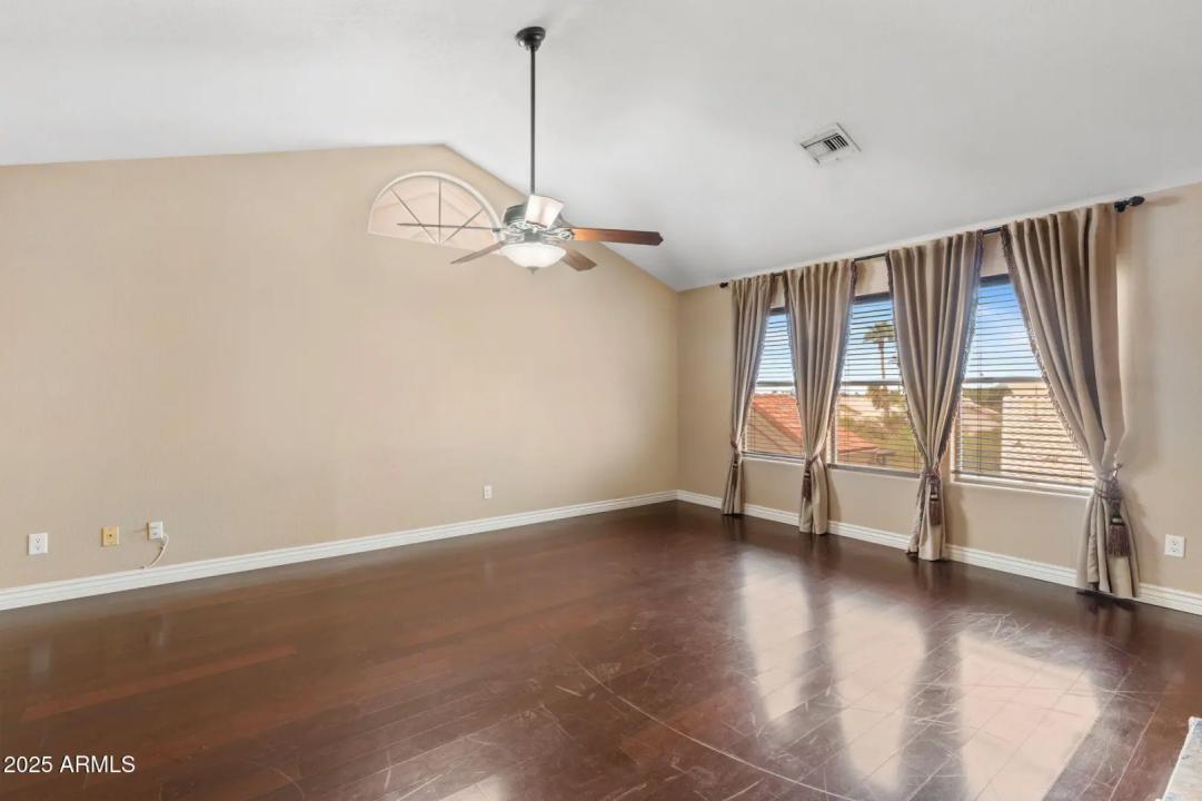 Real Estate Picture 8