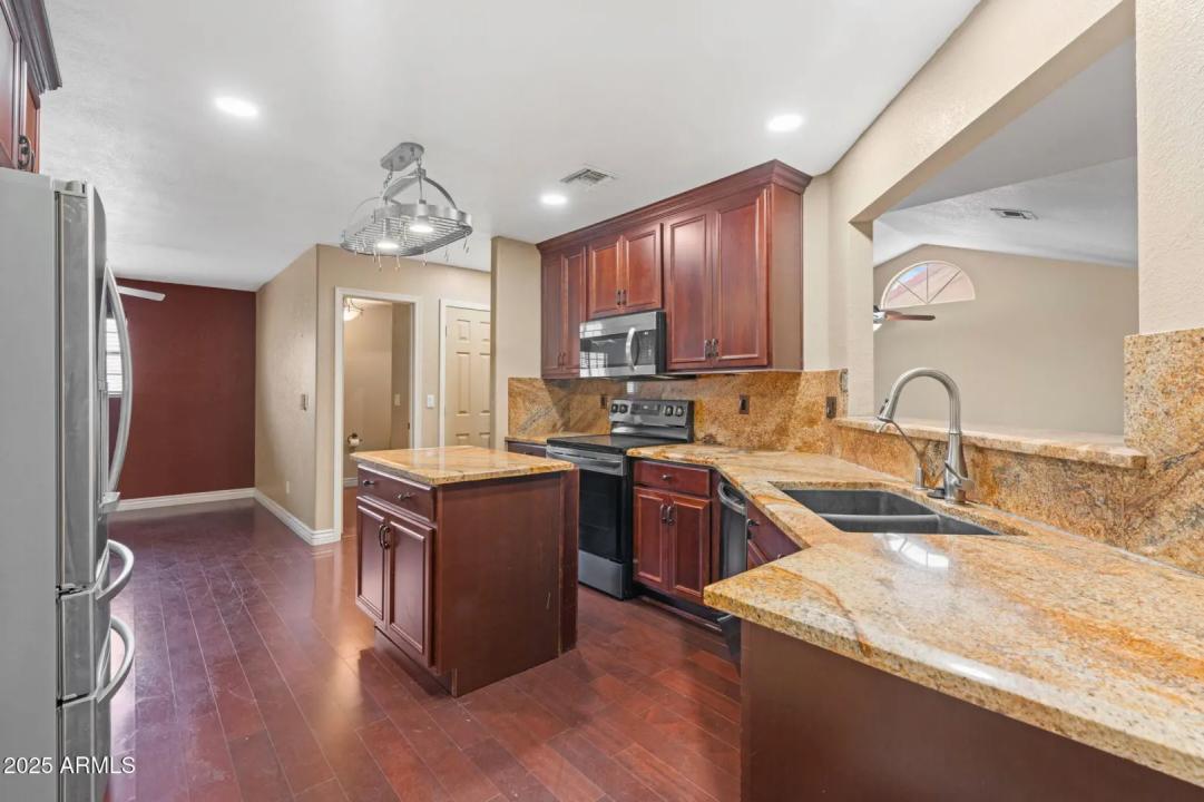 Real Estate Picture 9