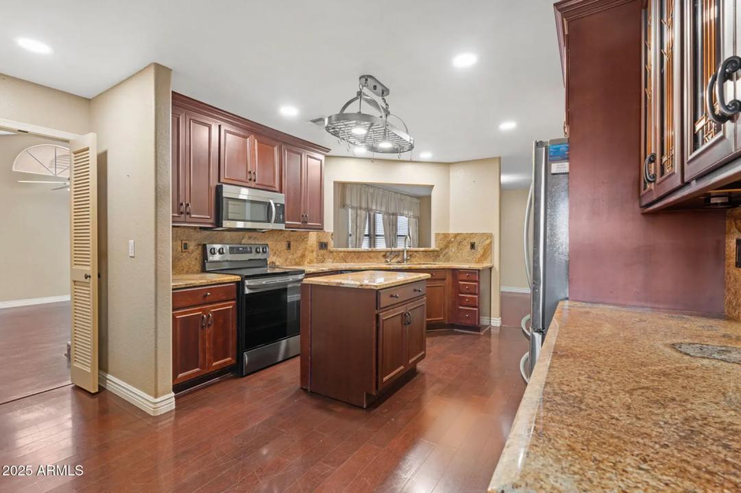 Real Estate Picture 12