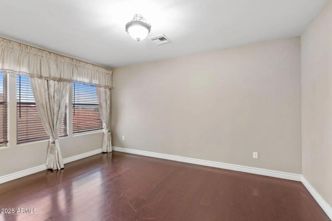 Real Estate Picture 13