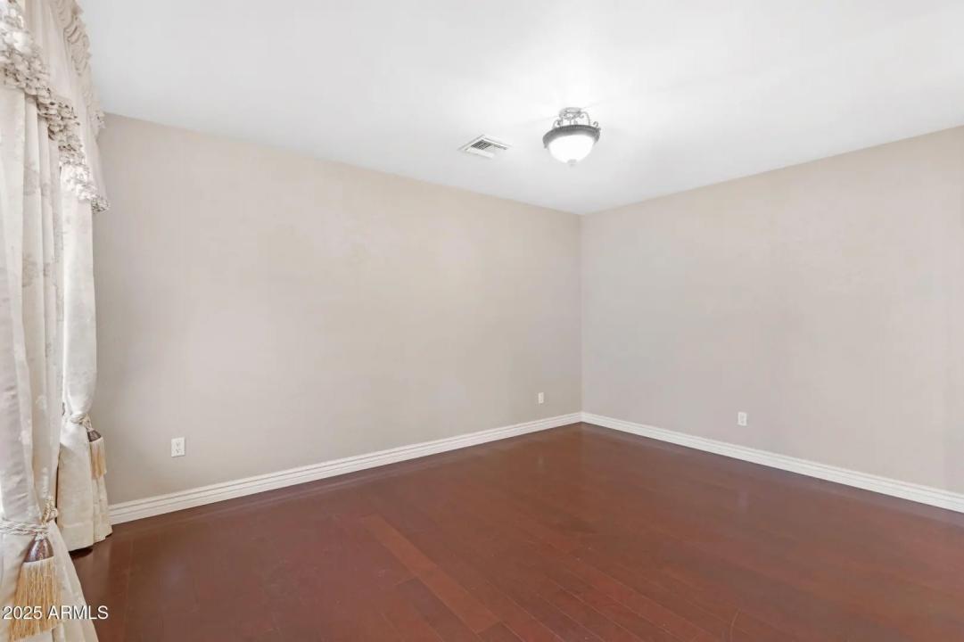 Real Estate Picture 14