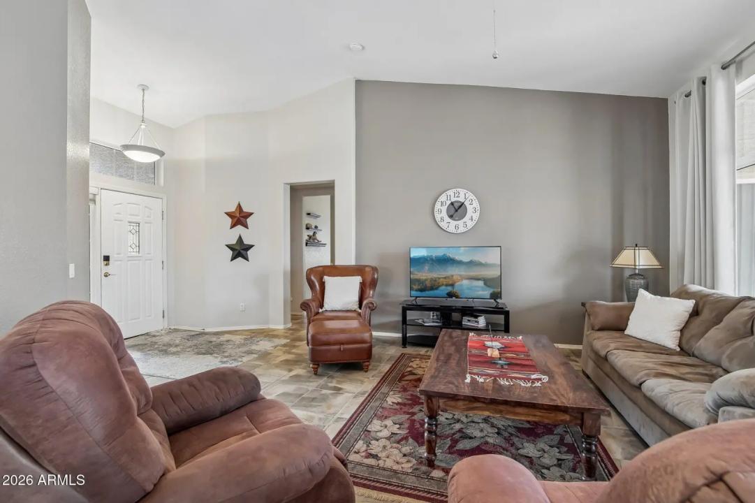 Real Estate Picture 7