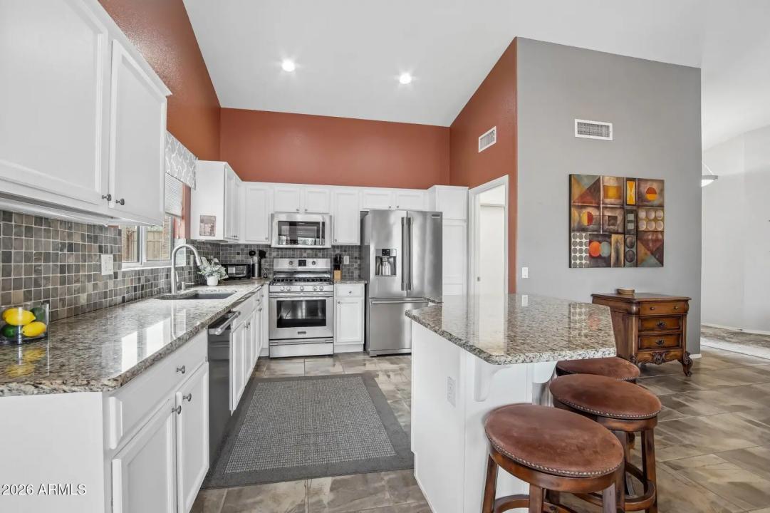 Real Estate Picture 9