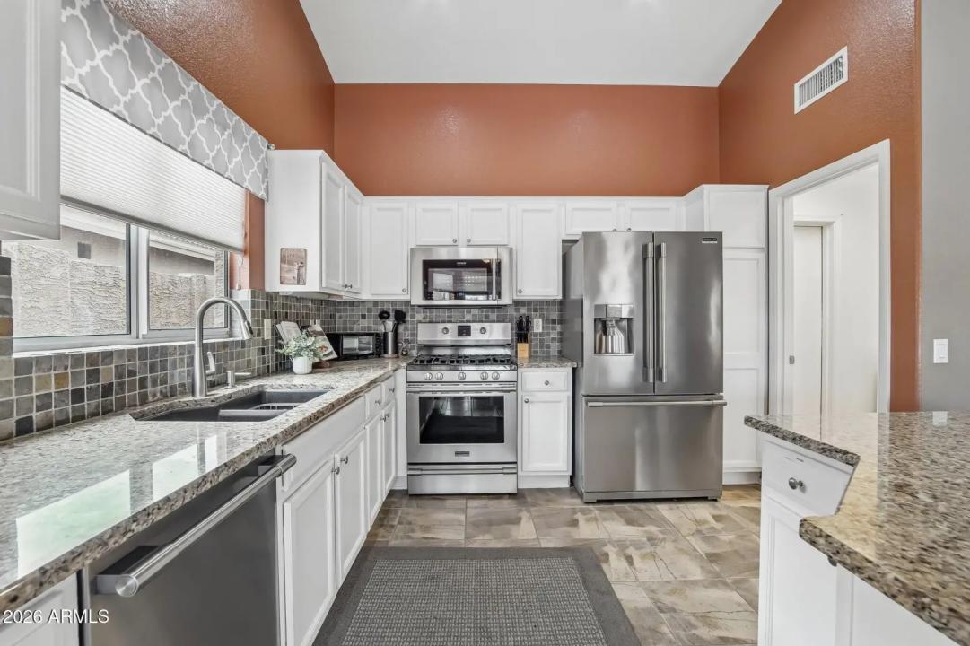 Real Estate Picture 11