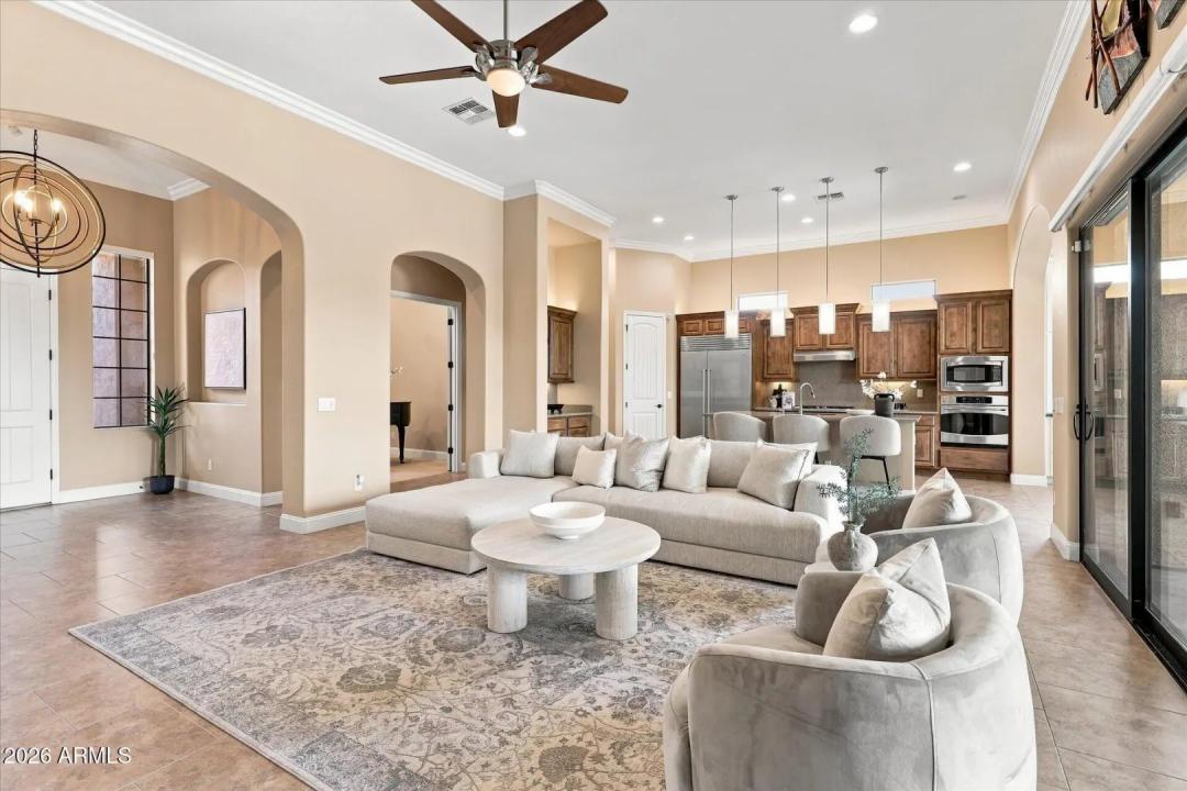 Real Estate Picture 8