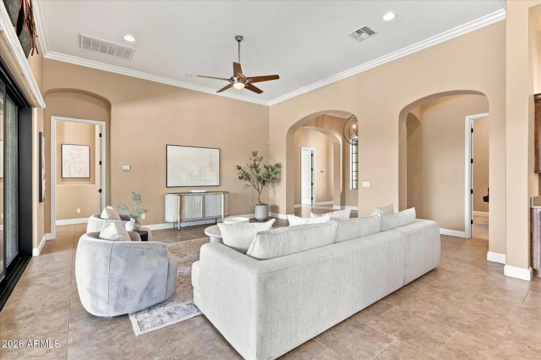 Real Estate Picture 9