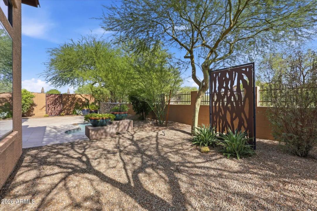 Real Estate Picture 50