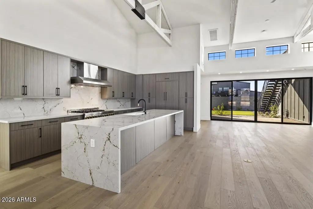 Real Estate Picture 8
