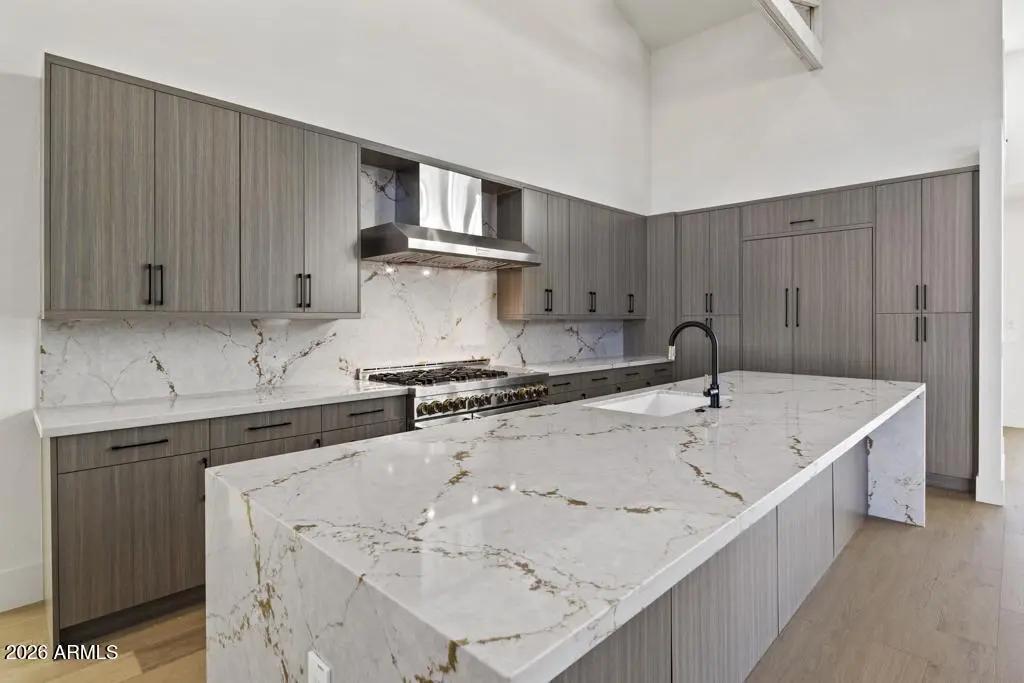 Real Estate Picture 9