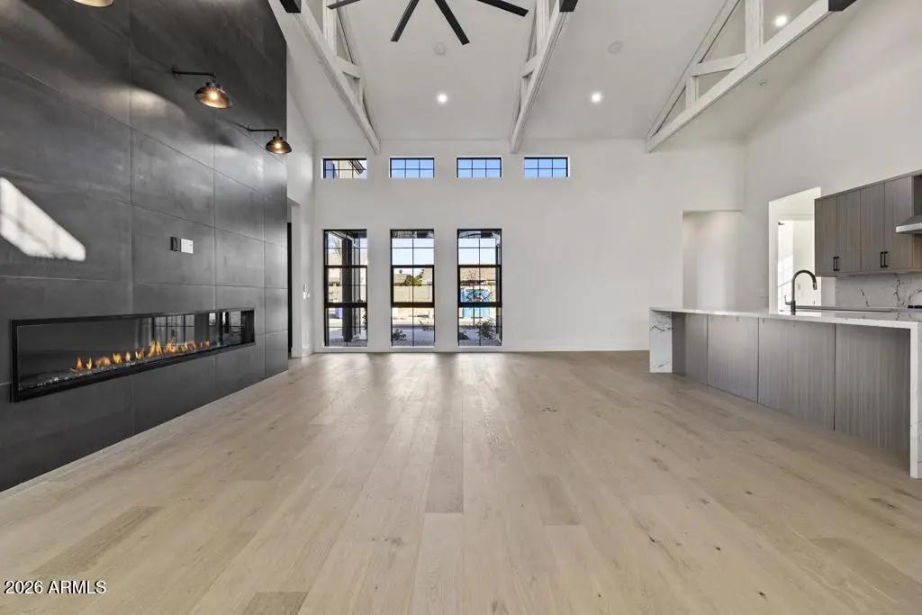 Real Estate Picture 12