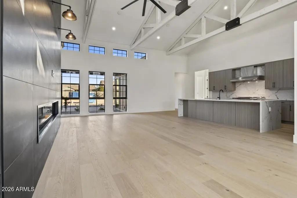 Real Estate Picture 13