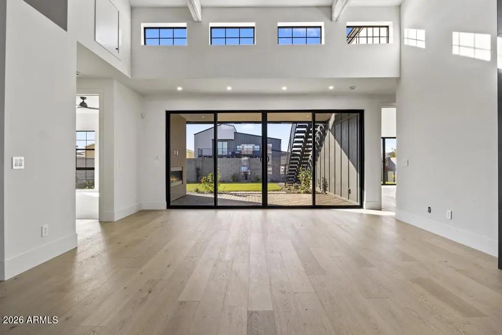 Real Estate Picture 14