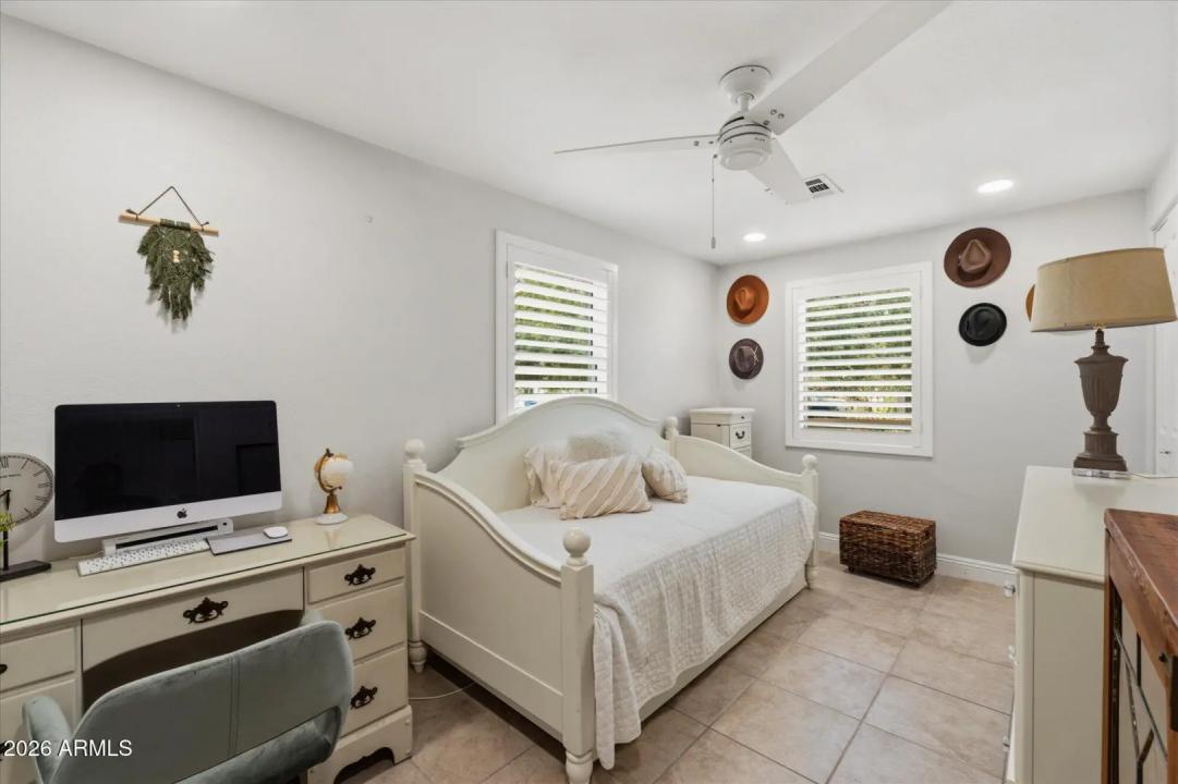 Real Estate Picture 13