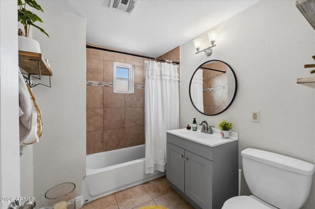 Real Estate Picture 5
