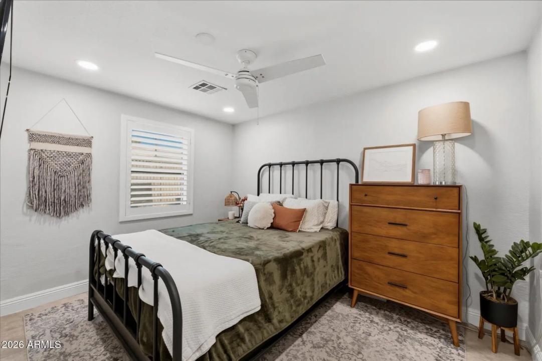 Real Estate Picture 4