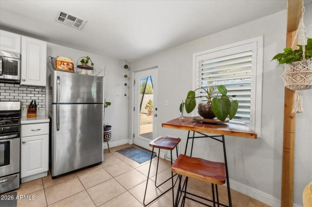Real Estate Picture 12