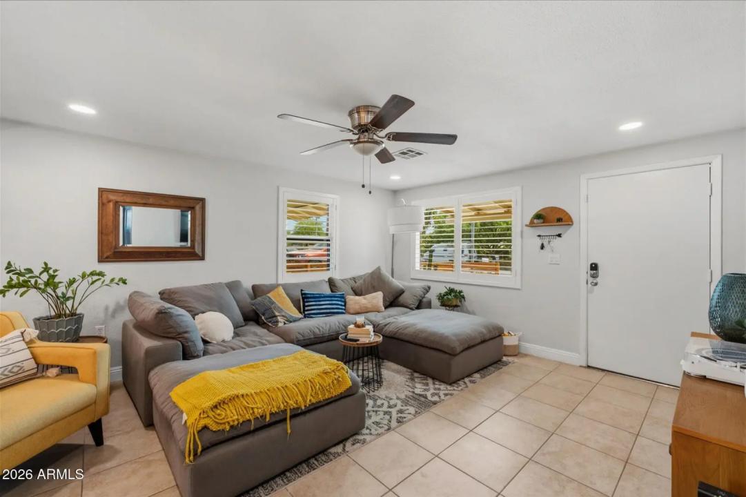 Real Estate Picture 9