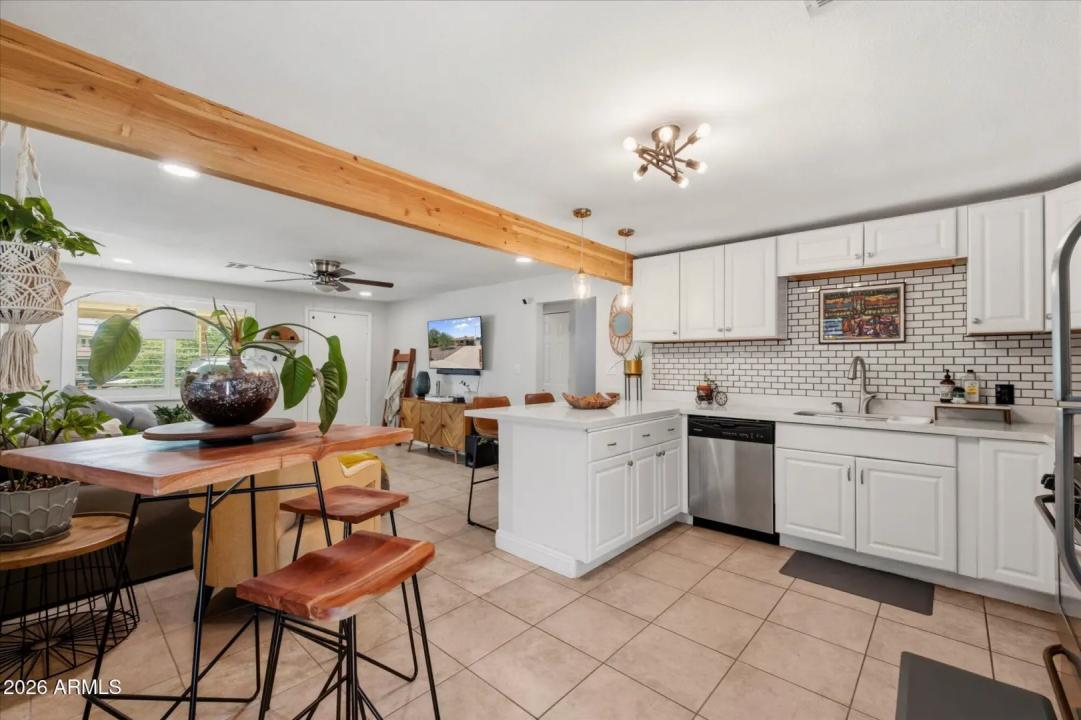 Real Estate Picture 3