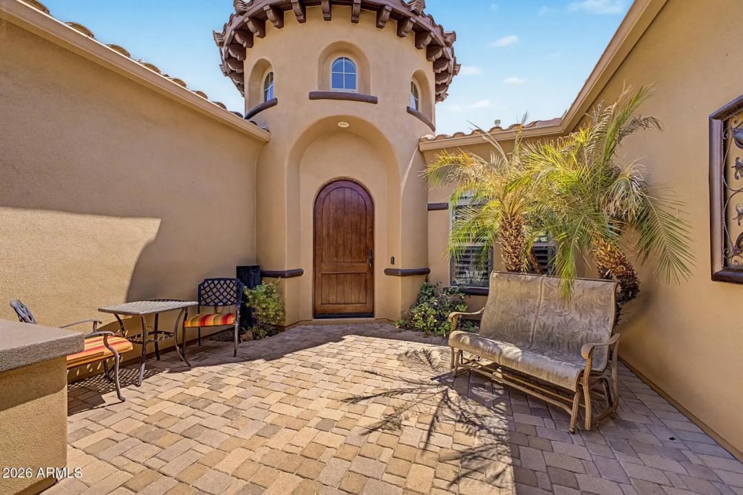 Real Estate Picture 4
