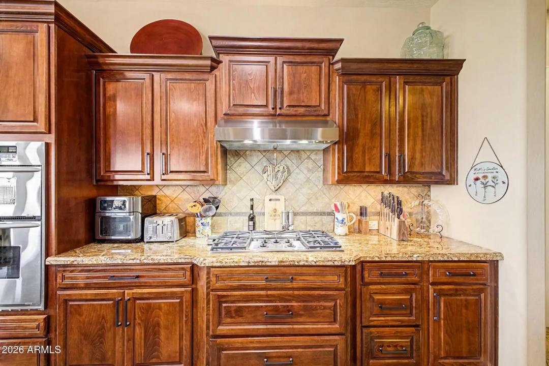 Real Estate Picture 18