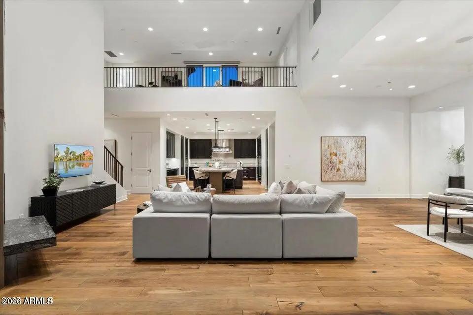Real Estate Picture 7