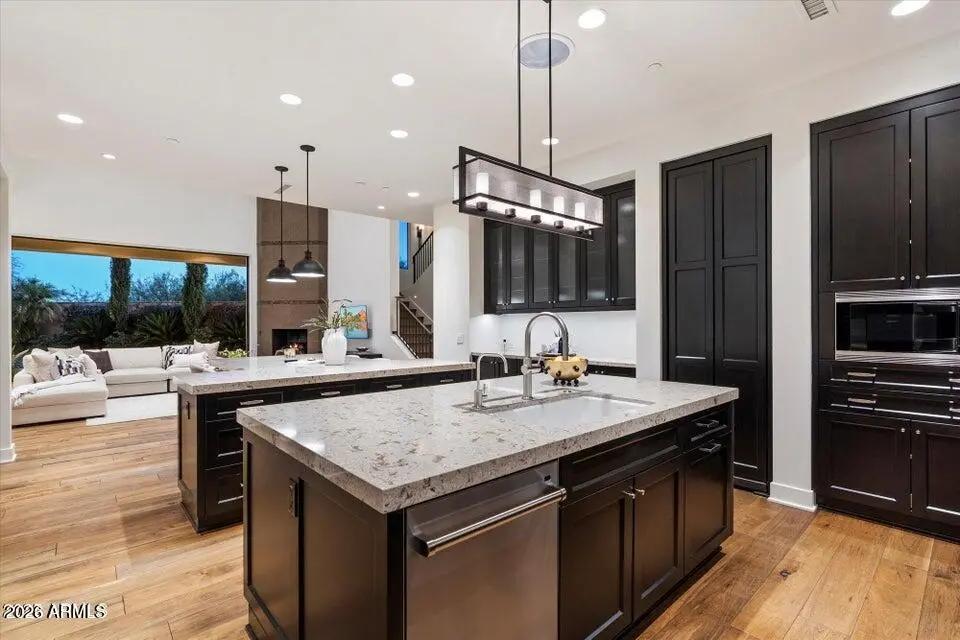 Real Estate Picture 12