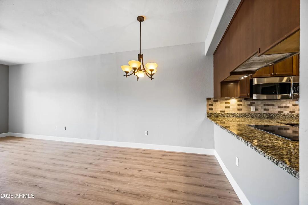 Real Estate Picture 8