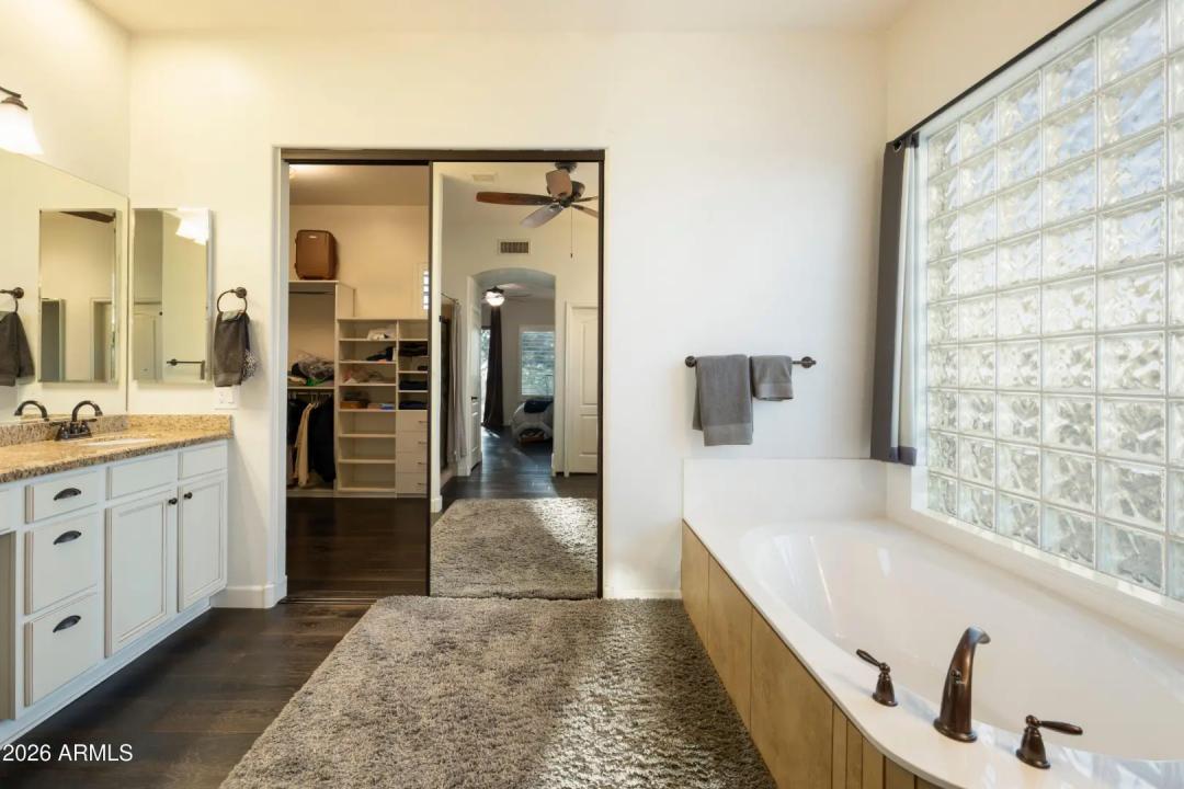 Real Estate Picture 12